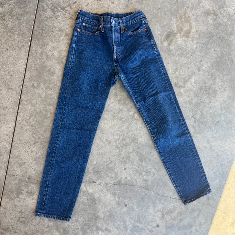 Levi's Wedgie Straight Cropped Jean in Medium Blue (26)